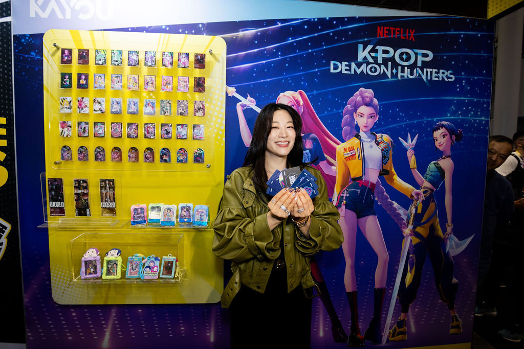 KPop Demon Hunters Star Arden Cho Traded Cards With Fans at NYCC